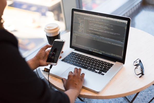 Which programming language is best for getting the job? 2 pexels photo 1181244